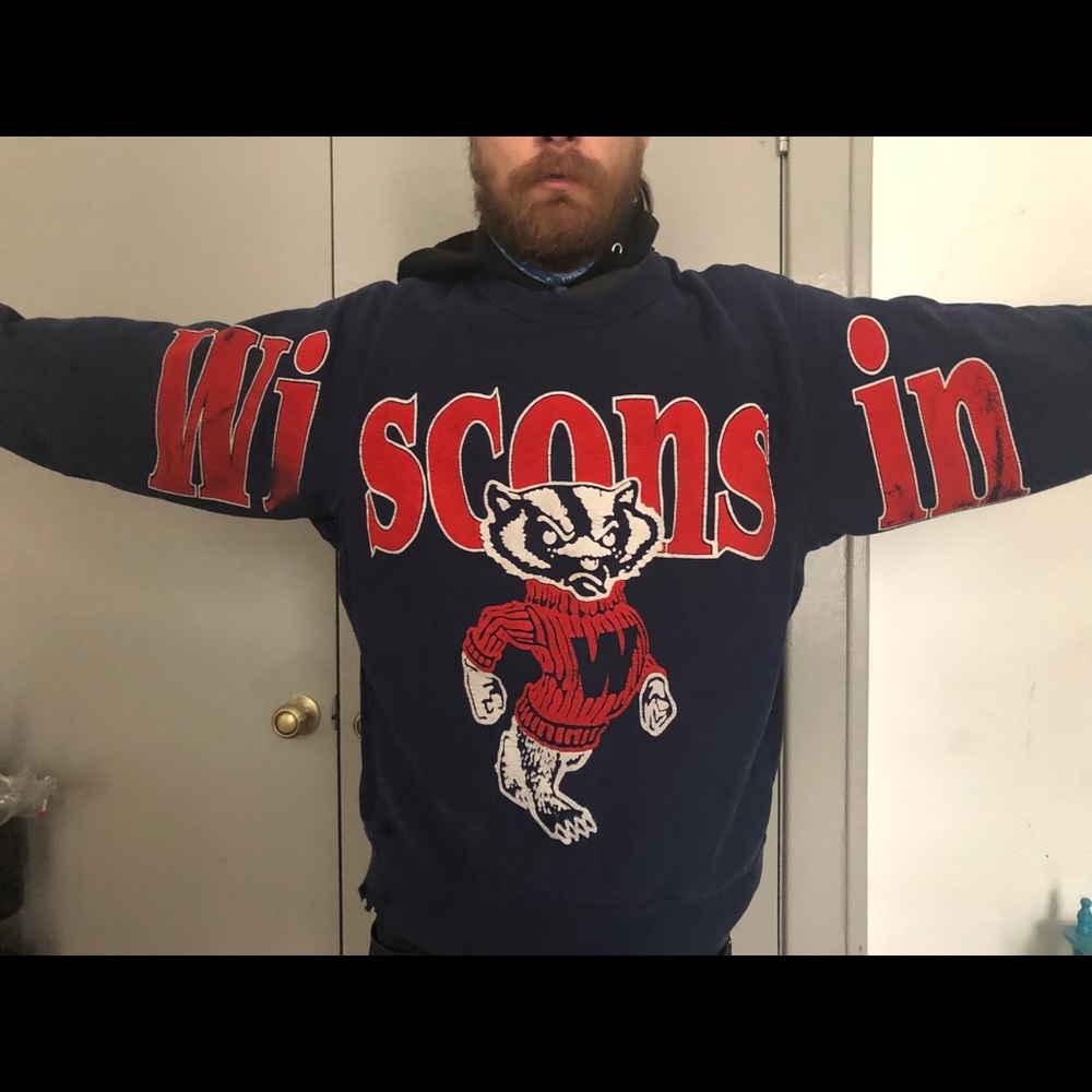 Bucky badger crew neck L.